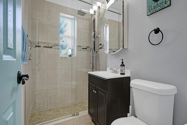 Building Photo - 1417 N Andrews Ave