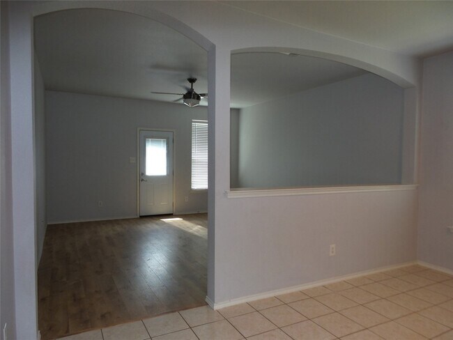 Building Photo - 1121 Beaverwood Ln