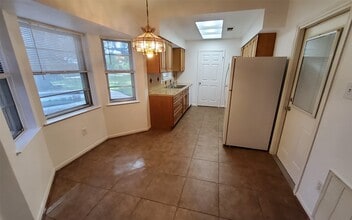 Building Photo - 2121 Redwood St