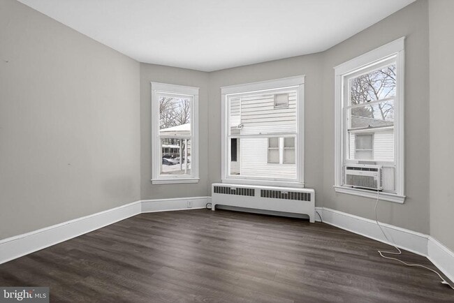 Building Photo - 127 7th Ave