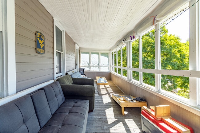 Building Photo - 344 Stewart St