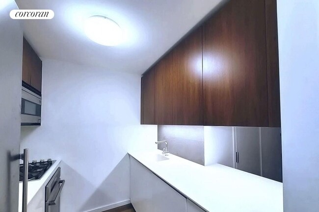 Building Photo - 515 E 72nd St