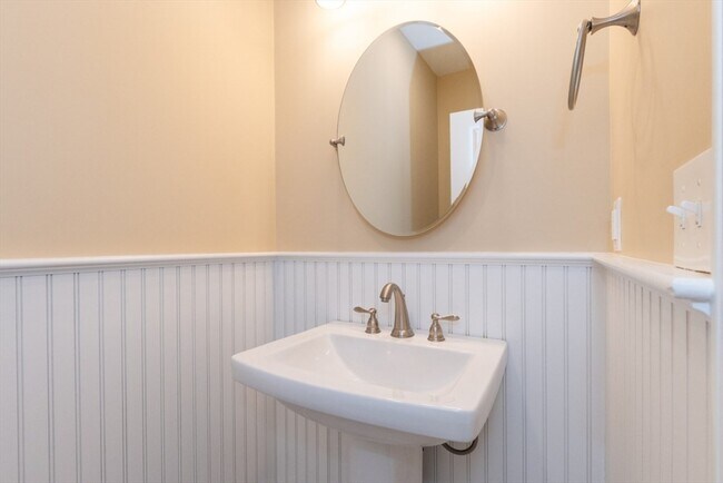 Building Photo - 15 Hialeah Ln