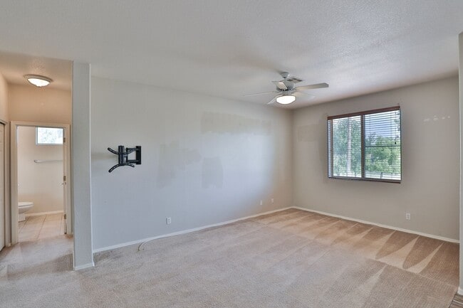 Building Photo - Stylish Mesa Condo with Modern Comforts & Prime Location