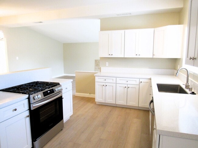 Building Photo - Modern Renovated Single Story 3-Bedroom, 2-Bathroom House