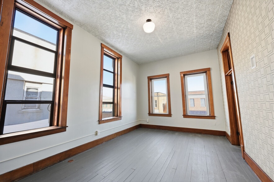 Building Photo - 217 N Sibley Ave