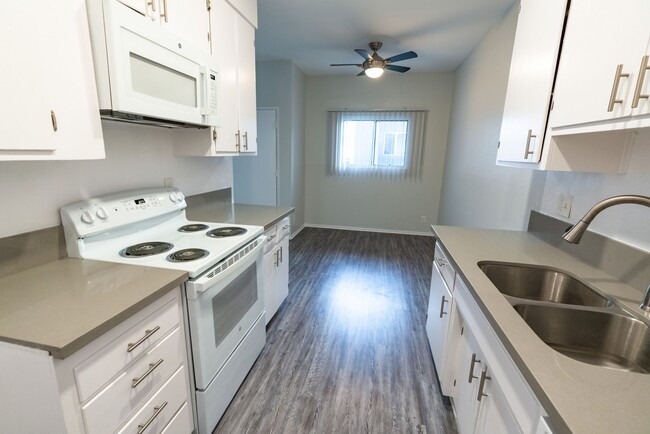 Interior Photo - 18411 Vincennes Street