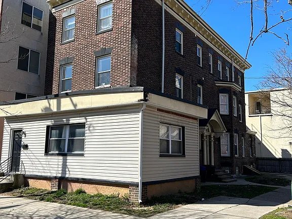 Building Photo - 328 N 40th St
