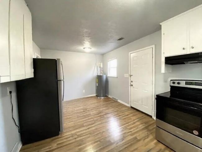 Building Photo - 533 Branham Ave SW