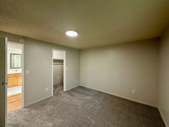 Building Photo - 1702 S 34th St