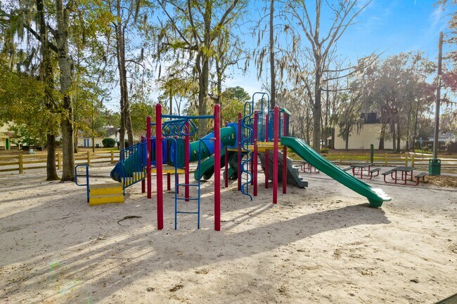 Building Photo - 777 King George Blvd