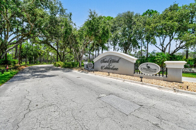 Building Photo - 3251 SW Holly Ln