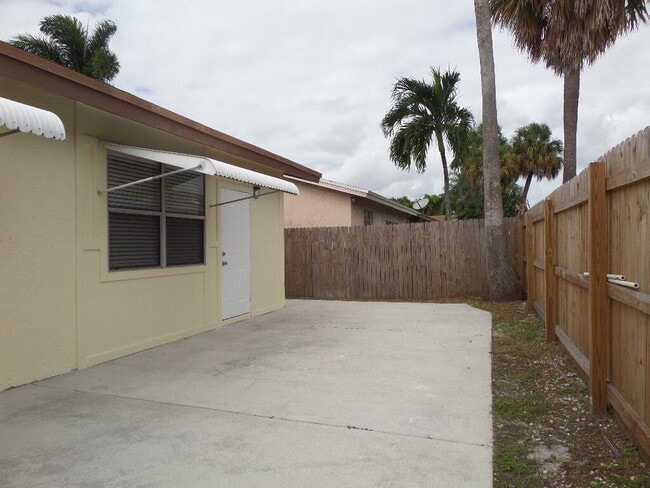 Building Photo - 8618 Crater Terrace