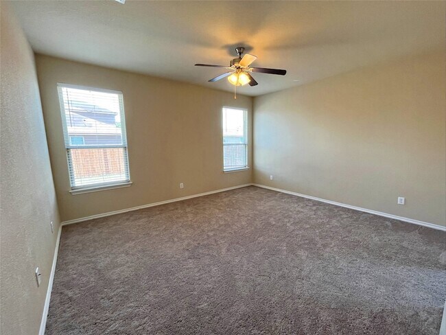 Building Photo - 473 Spring Dr