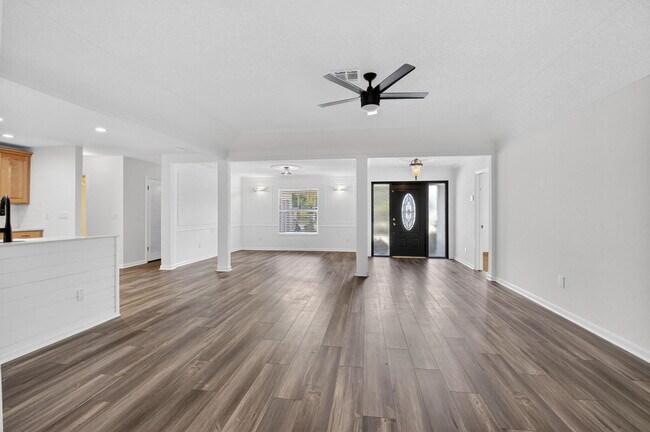 Building Photo - 1012 W Camino Real