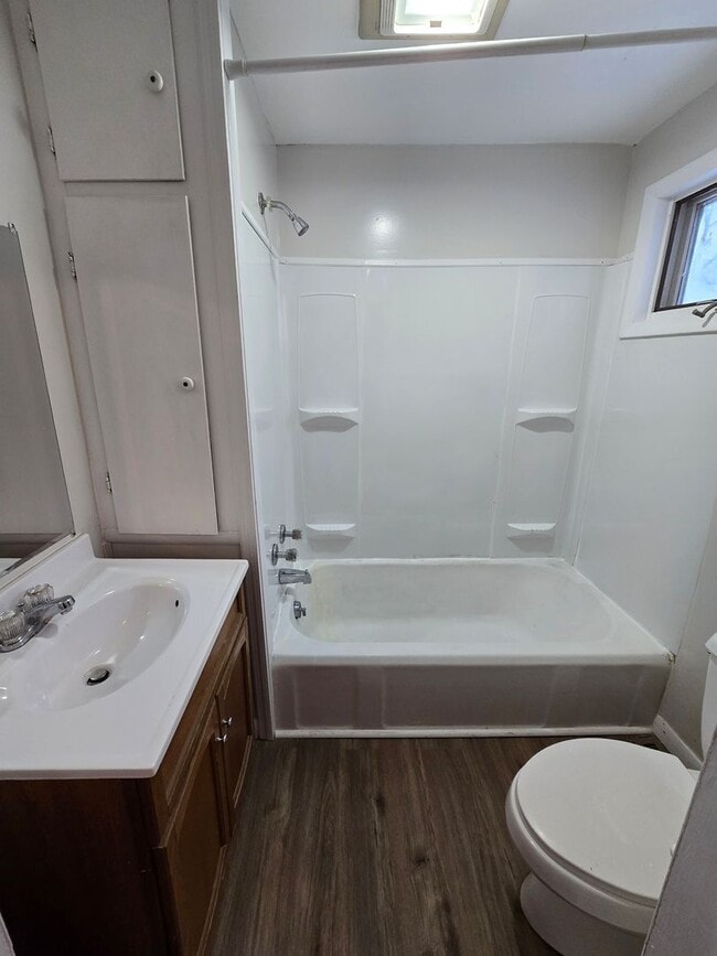 Building Photo - 2317 Richmond Ave