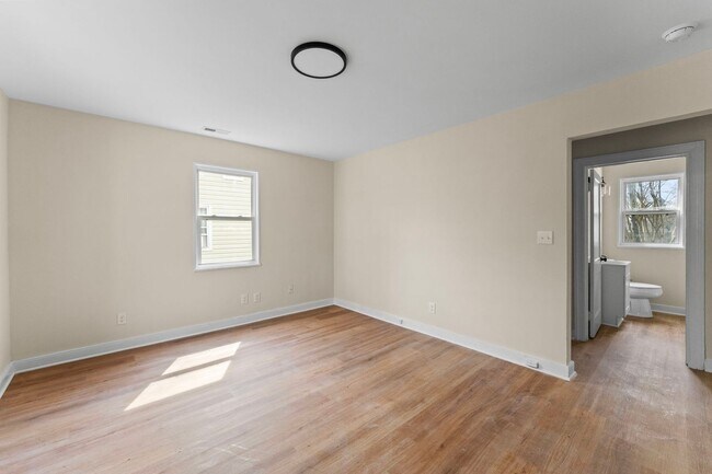 Building Photo - Charming 2-bedroom, 1 bath