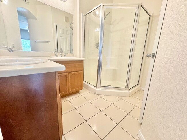 Building Photo - Fully upgraded condo with new flooring, paint, and appliances in Southwest Las Vegas