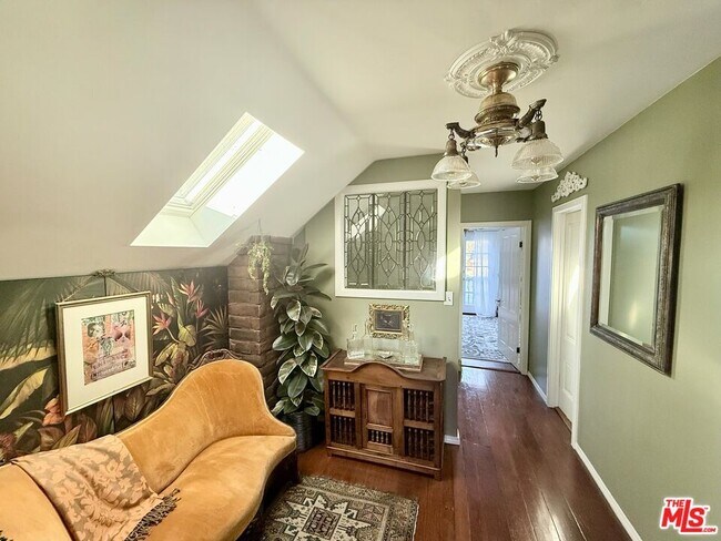 Building Photo - 370 Main St