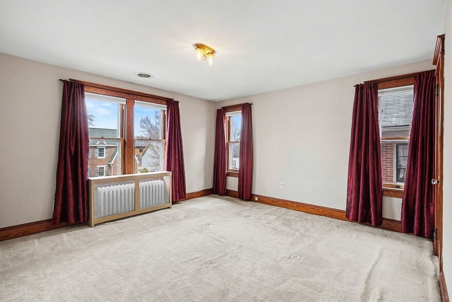 Building Photo - 144 Seminary Ave