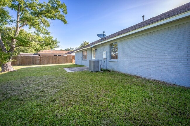 Building Photo - Charming 3-Bed, 1-Bath Home - Fully Remodeled & Move-In Ready!