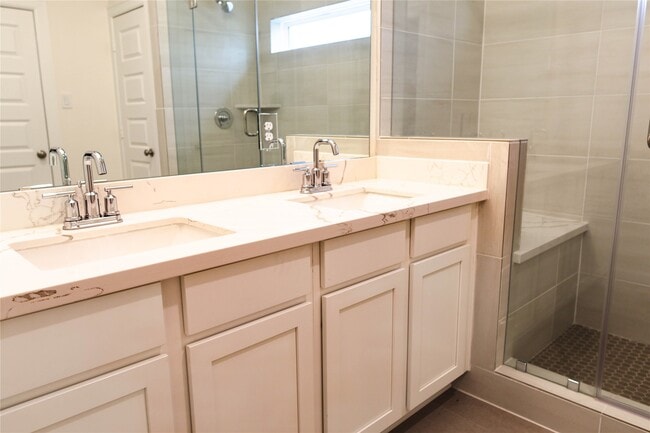 Building Photo - 3352 Vine Ter Trce