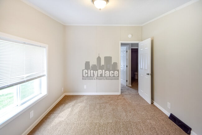 Building Photo - 2841 W Ray St