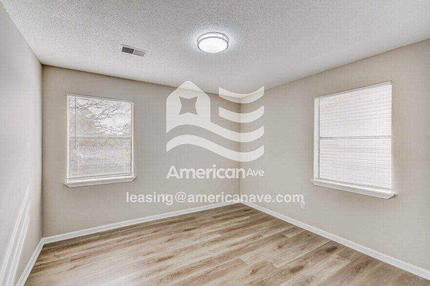 Building Photo - 1131 26th Ave N