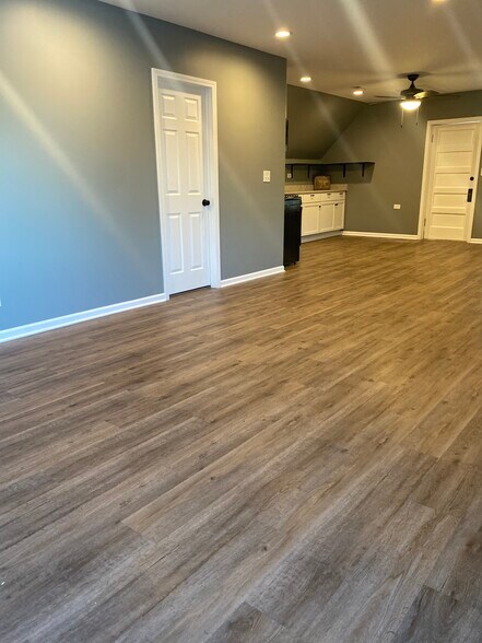 Open loft space - 10422 S Avenue L