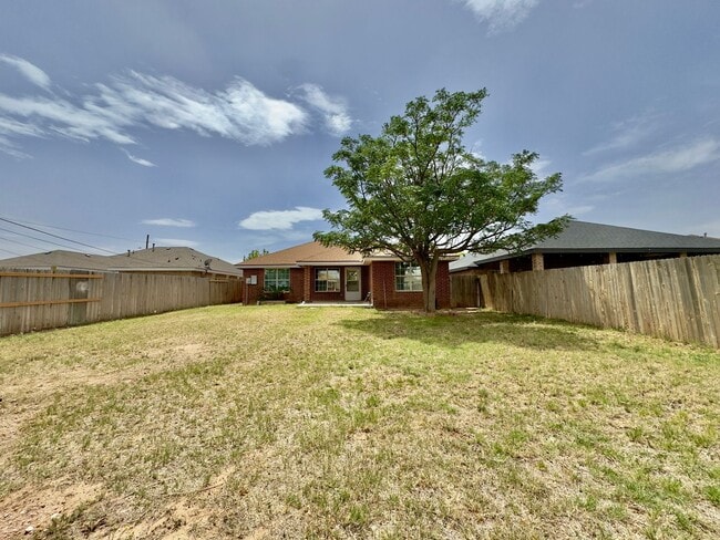 Building Photo - House For Rent