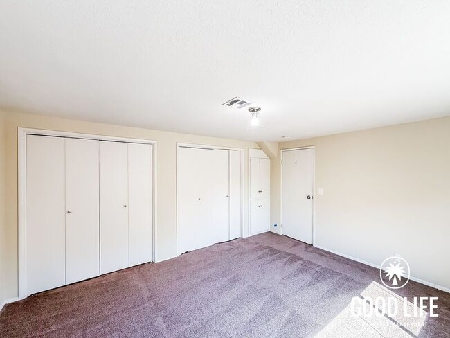 Building Photo - 9312 Alderbury St