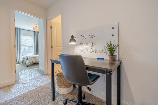 Building Photo - Great floor plan, Washer and Dryer Included! Now Offering ONE MONTH FREE RENT!!