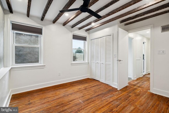 Building Photo - 136 Carpenter St