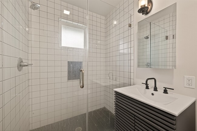 Building Photo - 1217 Heights Blvd