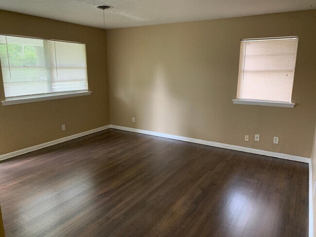 Building Photo - 701 Frayser Dr