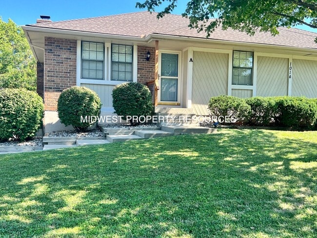 Primary Photo - Freshly Updated 3 Bedroom Duplex