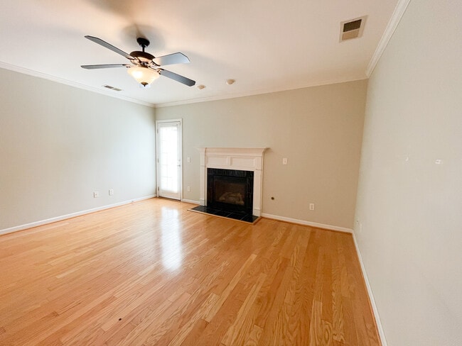 Building Photo - 12 Magnolia Glen Ln