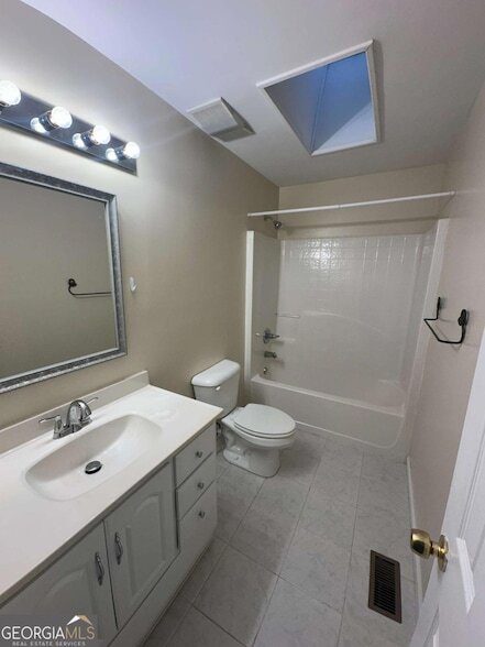 Building Photo - 685 Garibaldi St SW