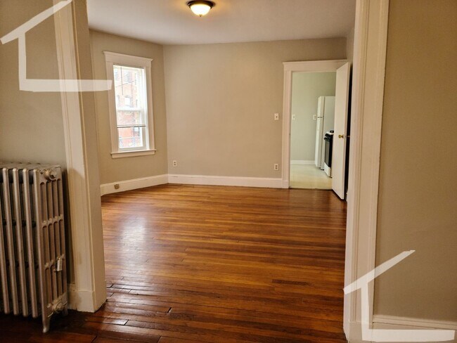 Building Photo - Large and Sunny 2-Bed, 1-Bath in JP Avail for June