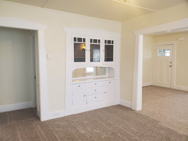 Building Photo - Rent Ready For New Tenants!! 1 Bed, 1 Bath...