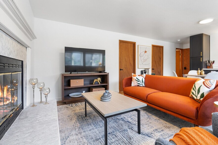 Building Photo - 705 24th Ave