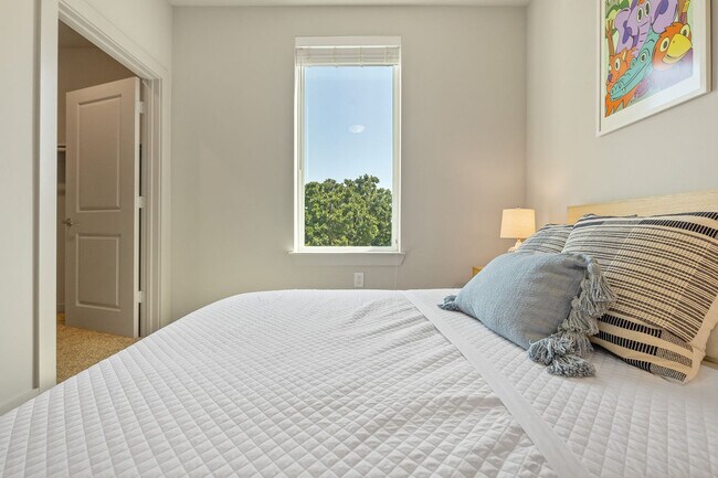 Building Photo - 5820 1/2 Cameron Rd