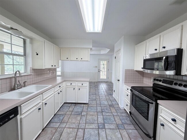 Building Photo - 123 Mesa Verde Dr
