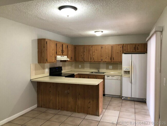 Building Photo - 2241 White Pine Cir
