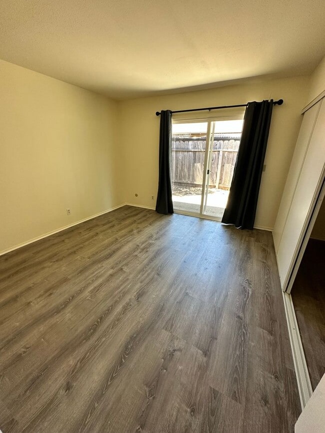Building Photo - 3985 Dunhill St