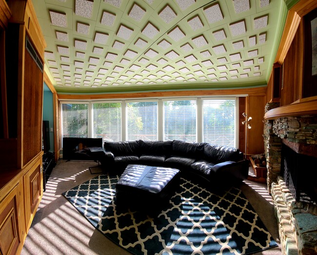 Building Photo - 699 N 600 E