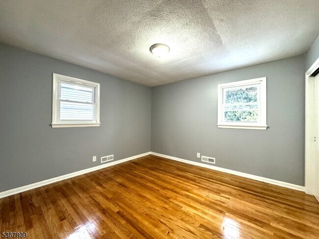 Building Photo - 9 Westervelt Pl