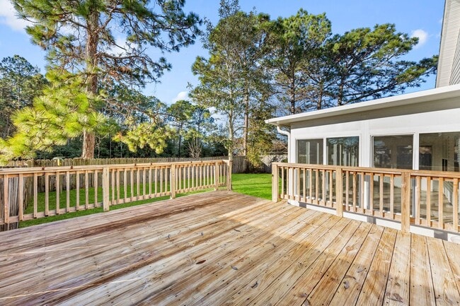 Building Photo - Charming home in IDEAL location!!!