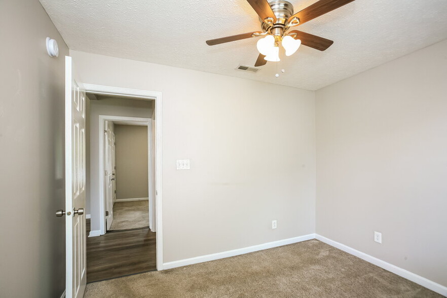 Building Photo - 5426 Claybrooke Dr