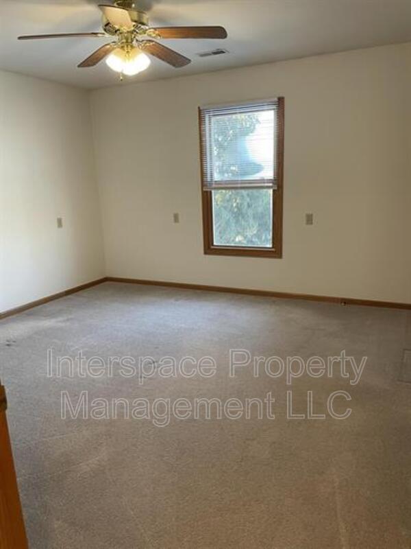 Building Photo - 150 Liberty Ln